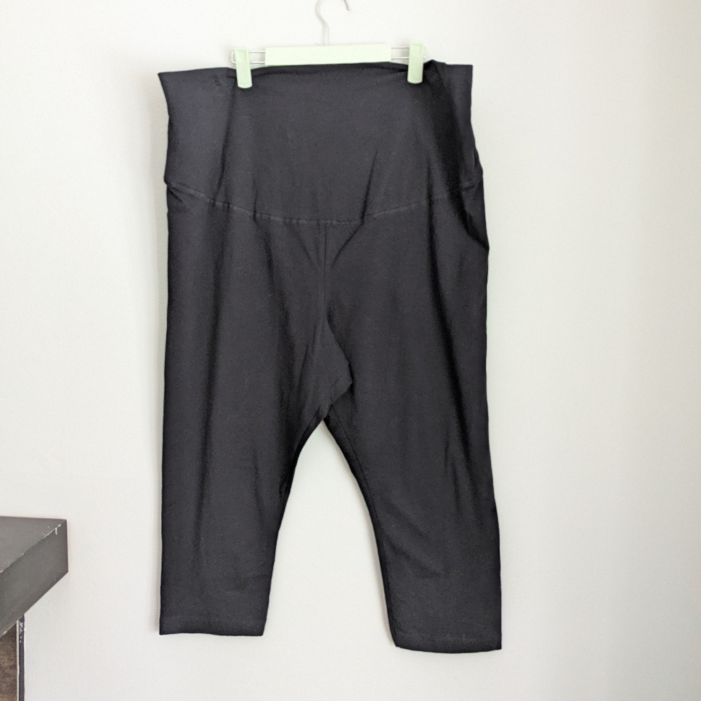 NEW Old Navy Maternity Womens XXL 4-Way Stretch Cropped Capri Leggings Black 197